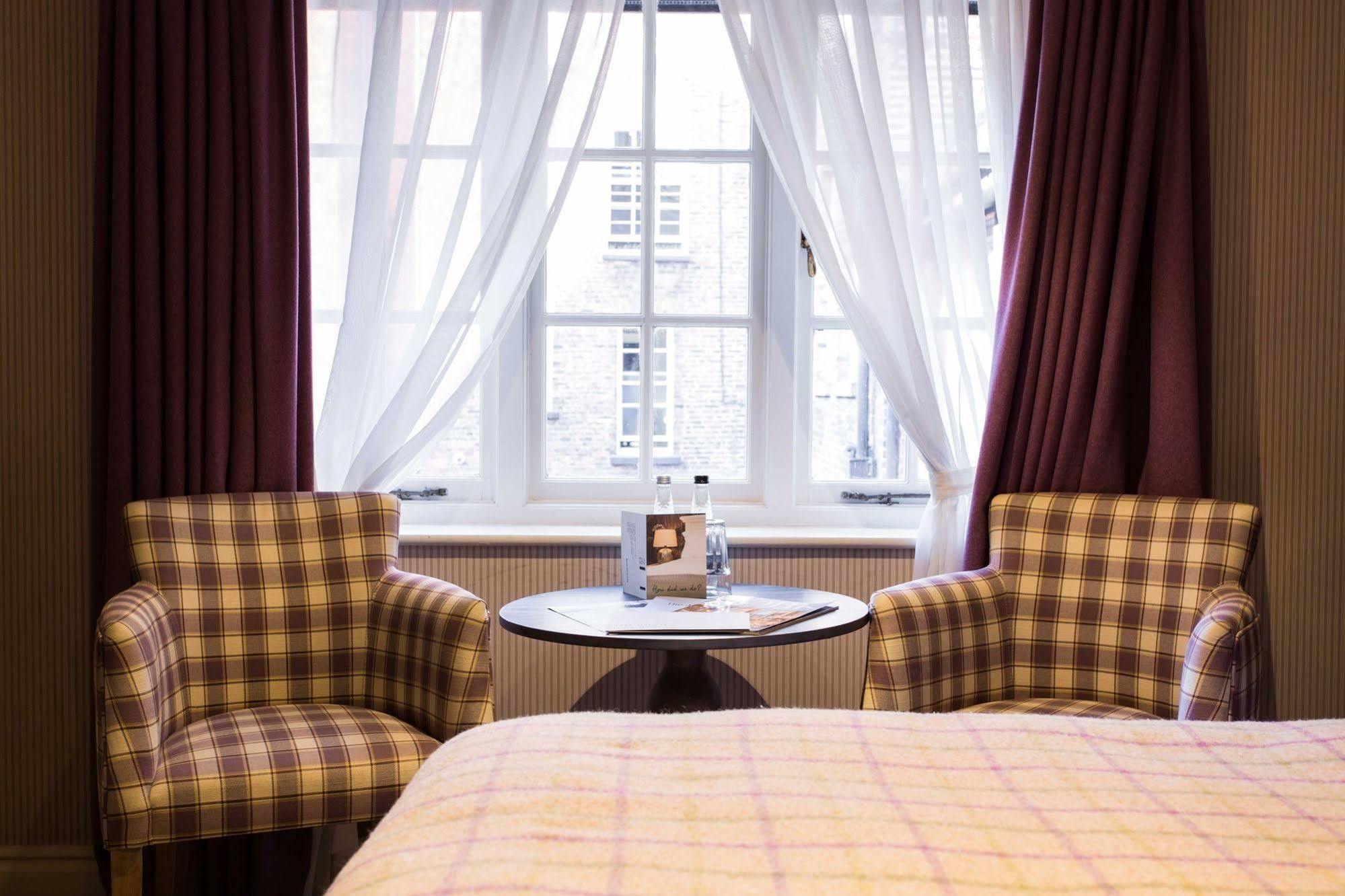 Judge'S Lodging Йорк Экстерьер фото A room at the hotel