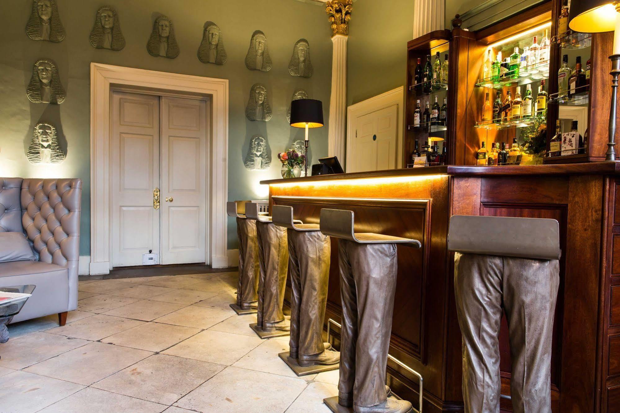 Judge'S Lodging Йорк Экстерьер фото The bar at the hotel
