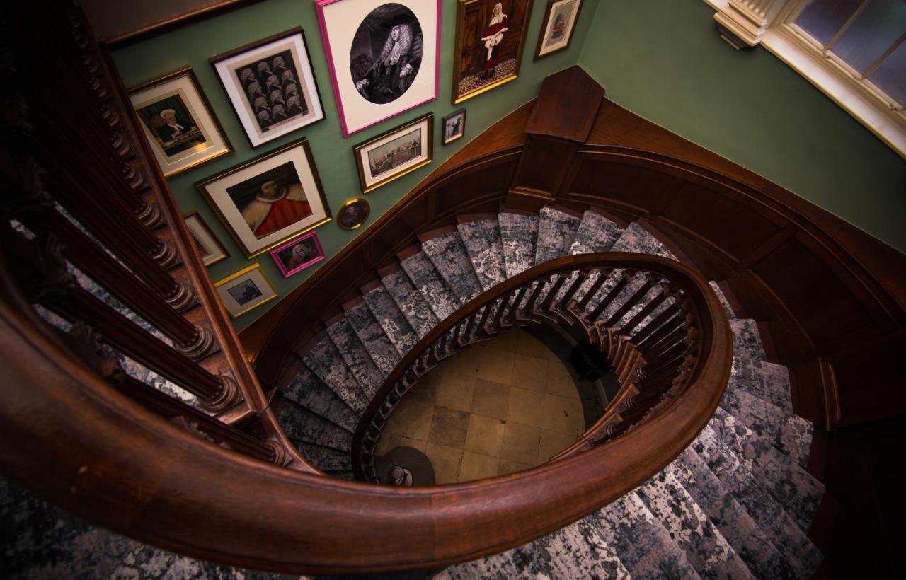 Judge'S Lodging Йорк Экстерьер фото The spiral staircase